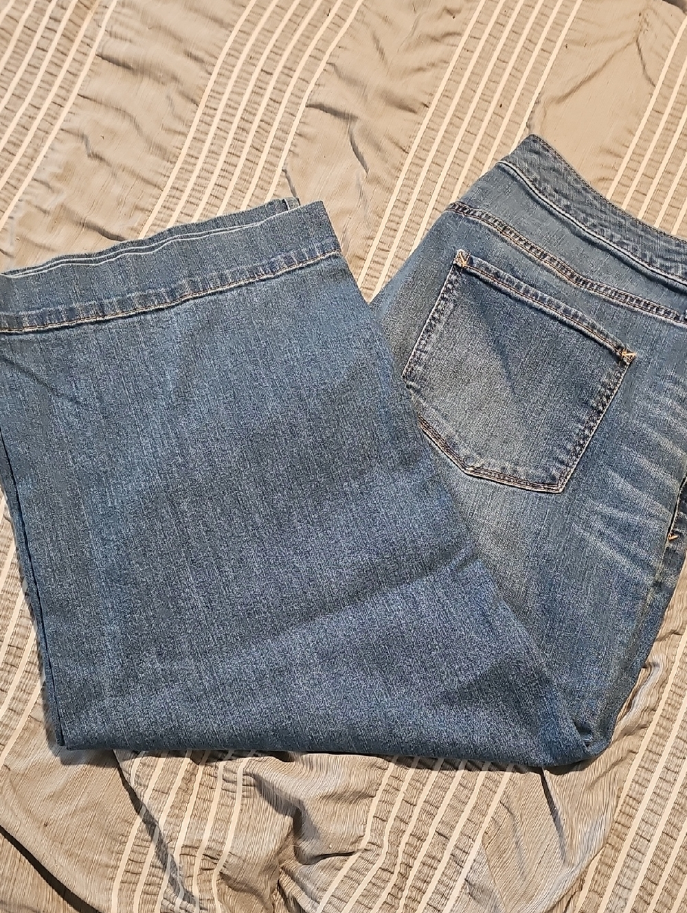 a.n.a Women's Wide Leg Blue Denim Crop Jeans